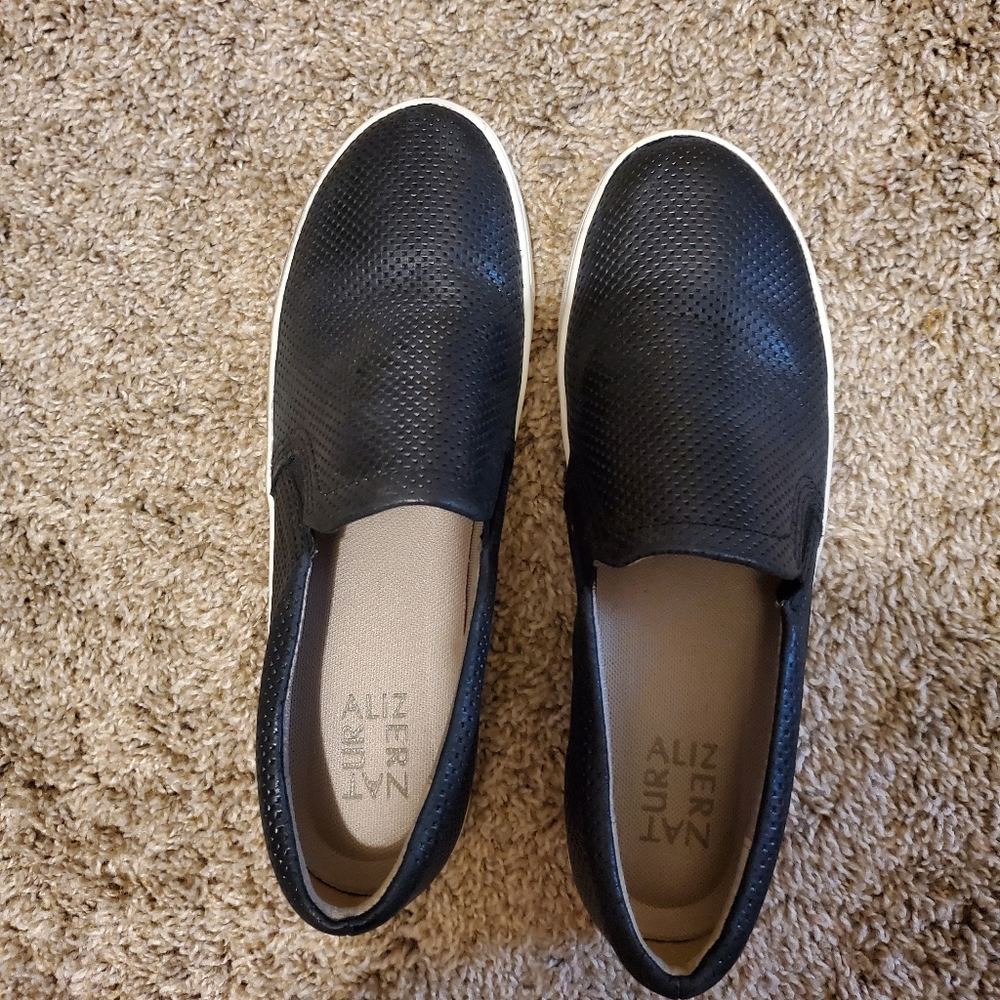 Naturalizer black slides